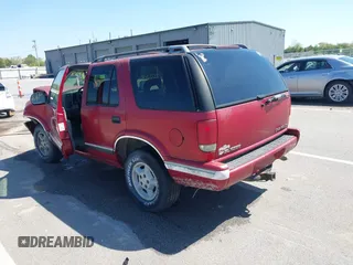 1996 Chevrolet Blazer z VIN 1GNDT13W7T2254321, wystawiony jako IAAI lot #42222288 z przebiegiem Nie podano mil oraz . Historia ofert i sprzedaży dostępna na DreamBid. Obrazek 3.