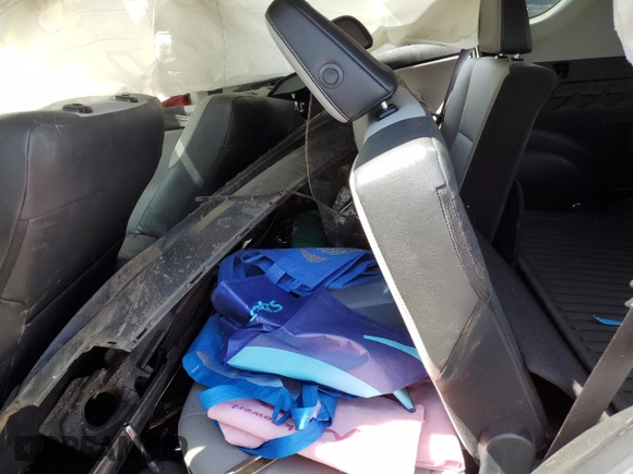 2016 Toyota RAV4 Limited z VIN JTMDFREV3GJ064501, wystawiony jako Copart lot #53970105 z przebiegiem Nie podano mil oraz Szkoda całkowita • Salvage title. Historia ofert i sprzedaży dostępna na DreamBid. Obrazek 10.