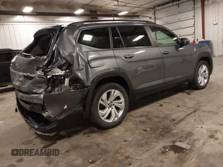 2021 Volkswagen Atlas SE z VIN 1V2KR2CA5MC606590, wystawiony jako IAAI lot #42383813 z przebiegiem 45 087 mil mil oraz . Historia ofert i sprzedaży dostępna na DreamBid. Obrazek 4.