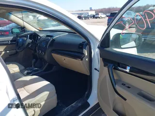2011 Kia Sorento LX with VIN 5XYKT3A19BG101768, listed as a IAAI auction lot 41879055 with 147,902 mi miles. Bid and sale history available at carsss.com. Image 3.