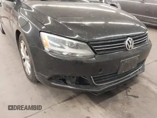 2013 Volkswagen Jetta Sedan SE with VIN 3VWDP7AJ3DM388564, listed as a IAAI auction lot 41781350 with 255,357 mi miles. Bid and sale history available at carsss.com. Image 6.