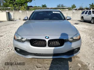 2017 BMW 3 Series 320i z VIN WBA8E1G51HNU13536, wystawiony jako Copart lot #56776245 z przebiegiem 78 809 mil mil oraz Szkoda całkowita • Salvage title. Historia ofert i sprzedaży dostępna na DreamBid. Obrazek 5.