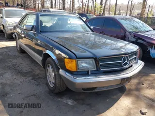 1987 Mercedes-Benz 560 z VIN WDBCA45D5HA282380, wystawiony jako IAAI lot #41697991 z przebiegiem 233 695 mil mil oraz . Historia ofert i sprzedaży dostępna na DreamBid. Obrazek 1.