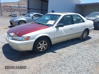 1999 Toyota Camry LE z VIN JT2BG22K3X0342513, wystawiony jako IAAI lot #42371033 z przebiegiem 159 894 mil mil oraz . Historia ofert i sprzedaży dostępna na DreamBid. Obrazek 2.