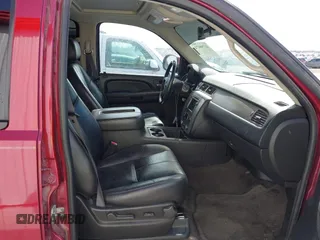2010 Chevrolet Tahoe LT z VIN 1GNUKBE08AR112792, wystawiony jako IAAI lot #41790474 z przebiegiem 231 742 mil mil oraz . Historia ofert i sprzedaży dostępna na DreamBid. Obrazek 5.