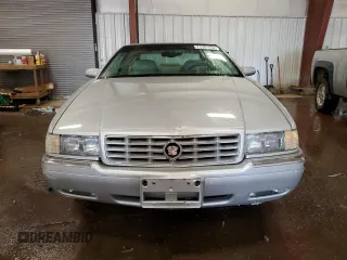 1999 Cadillac Eldorado z VIN 1G6EL12Y1XU611974, wystawiony jako Copart lot #71761494 z przebiegiem 139 494 mil mil oraz Czysty tytuł • Clean title. Historia ofert i sprzedaży dostępna na DreamBid. Obrazek 5.