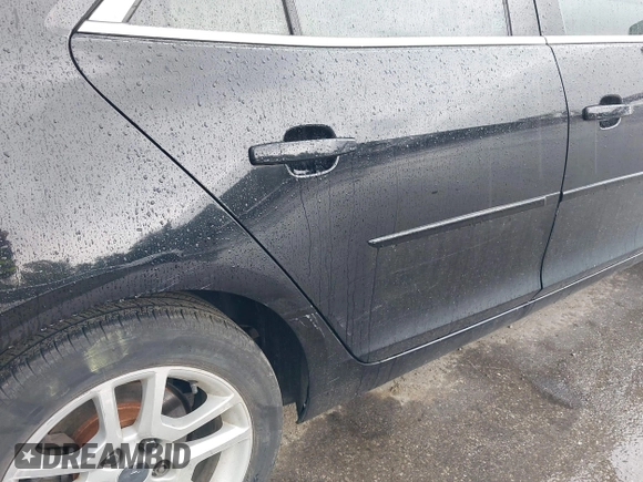2013 Chevrolet Malibu LT with VIN 1G11C5SA0DU115509, listed as a IAAI auction lot 42198141 with 9 mi miles and . Bid and sale history available at DreamBid. Image 6.