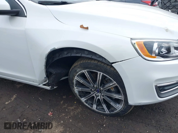 2017 Volvo S60 Inscription z VIN LYV402TK3HB196430, wystawiony jako IAAI lot #41301147 z przebiegiem 20 188 mil mil oraz . Historia ofert i sprzedaży dostępna na DreamBid. Obrazek 6.