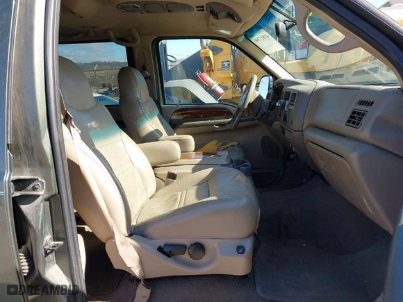 2001 Ford Excursion Limited with VIN 1FMNU43S21EA39638, listed as a IAAI auction lot 41817300 with 191,354 mi miles. Bid and sale history available at carsss.com. Image 5.