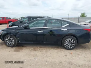 2025 Nissan Altima SV with VIN 1N4BL4DW1SN348584, listed as a IAAI auction lot 42153182 with 9,047 mi miles and . Bid and sale history available at DreamBid. Image 14.
