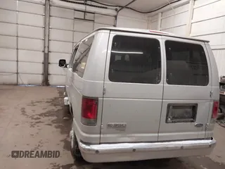 2008 Ford Econoline Passenger XL with VIN 1FBNE31L78DA28548, listed as a IAAI auction lot 41365324 with 175,585 mi miles. Bid and sale history available at carsss.com. Image 3.