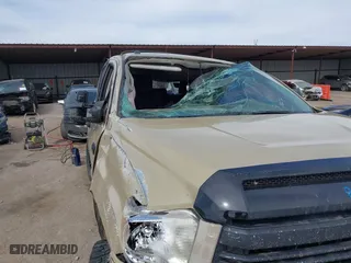 2017 Toyota Tundra 4WD SR5 with VIN 5TFDW5F16HX631528, listed as a IAAI auction lot 41829506 with 0 mi miles. Bid and sale history available at carsss.com. Image 6.