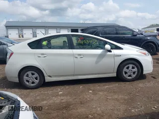 2011 Toyota Prius I z VIN JTDKN3DU9B1363774, wystawiony jako IAAI lot #42153950 z przebiegiem 104 319 mil mil oraz . Historia ofert i sprzedaży dostępna na DreamBid. Obrazek 13.