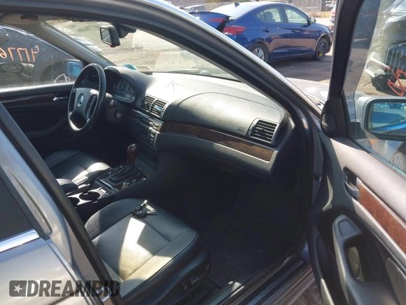 2003 BMW 3 Series 330xi with VIN WBAEW534X3PN31070, listed as a IAAI auction lot 41776406 with 176,383 mi miles. Bid and sale history available at carsss.com. Image 5.