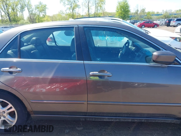 2006 Honda Accord EX-L z VIN 1HGCM56876A102556, wystawiony jako IAAI lot #42155187 z przebiegiem 241 901 mil mil oraz . Historia ofert i sprzedaży dostępna na DreamBid. Obrazek 14.