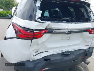 2022 Chevrolet Traverse RS z VIN 1GNEVJKW9NJ189416, wystawiony jako IAAI lot #42123689 z przebiegiem 52 102 mil mil oraz . Historia ofert i sprzedaży dostępna na DreamBid. Obrazek 6.