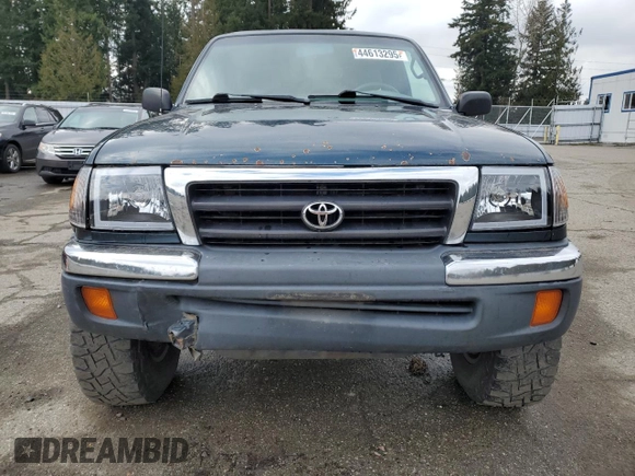 1998 Toyota Tacoma with VIN 4TAWN72NXWZ022200, listed as a Copart auction lot 44613295 with Not Provided miles and Salvage Title. Bid and sale history available at DreamBid. Image 5.