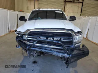 2020 Ram 2500 Tradesman z VIN 3C6UR5HL0LG240160, wystawiony jako Copart lot #88360065 z przebiegiem 76 227 mil mil oraz Szkoda całkowita • Salvage title. Historia ofert i sprzedaży dostępna na DreamBid. Obrazek 5.