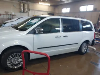 2015 Chrysler Town & Country Touring-L with VIN 2C4RC1CG9FR573653, listed as a IAAI auction lot 41839012 with 116,248 mi miles. Bid and sale history available at carsss.com. Image 14.