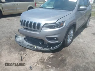 2019 Jeep Cherokee Latitude with VIN 1C4PJLCB7KD114583, listed as a IAAI auction lot 41908161 with 42,286 mi miles. Bid and sale history available at carsss.com. Image 6.
