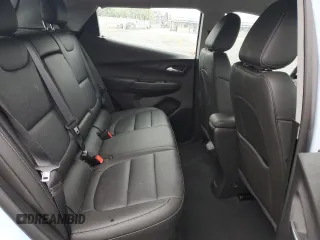 2023 Chevrolet Bolt EV 2LT z VIN 1G1FX6S09P4169595, wystawiony jako Copart lot #57400355 z przebiegiem 8545 mil mil oraz Szkody całkowita. Historia ofert i sprzedaży dostępna na DreamBid. Obrazek 11.