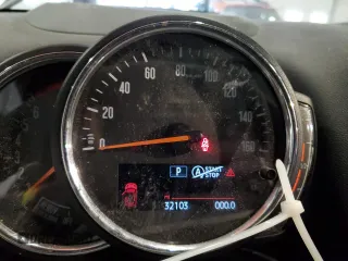 2018 MINI Countryman Cooper S with VIN WMZYT5C39J3E62282, listed as a Copart auction lot 53052945 with 32,103 mi miles and Salvage title. Bid and sale history available at DreamBid. Image 9.