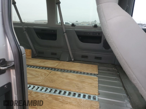2013 Ford Econoline Passenger XL с VIN 1FBSS3BLXDDA73441, выставлен на аукционе Copart как лот 41402315 с пробегом 116 086 миль миль и Списание • Salvage title. История ставок и продаж доступна на DreamBid. Изображение 11.