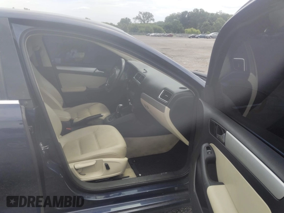 2013 Volkswagen Jetta SE with VIN 3VWDP7AJ5DM356022, listed as a IAAI auction lot 42777153 with 174,033 mi miles and . Bid and sale history available at DreamBid. Image 5.