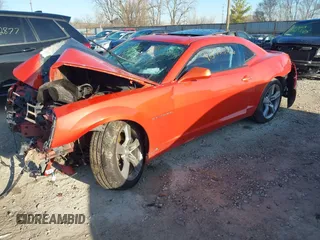 2010 Chevrolet Camaro 2SS z VIN 2G1FK1EJ2A9113573, wystawiony jako IAAI lot #41875526 z przebiegiem 55 411 mil mil oraz . Historia ofert i sprzedaży dostępna na DreamBid. Obrazek 2.