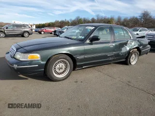 1999 Ford Crown Victoria LX z VIN 2FAFP74W7XX214966, wystawiony jako Copart lot #80337724 z przebiegiem 134 624 mil mil oraz Szkody całkowita. Historia ofert i sprzedaży dostępna na DreamBid. Obrazek 1.