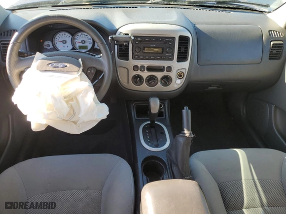 2005 Ford Escape XLT with VIN 1FMYU03145KE00758, listed as a Copart auction lot 43831175 with 225,341 mi miles and Salvage Title. Bid and sale history available at carsss.com. Image 8.