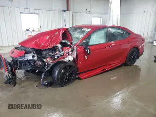 2025 Toyota Camry LE z VIN 4T1DBADK6SU007278, wystawiony jako Copart lot #55601655 z przebiegiem Nie podano mil oraz Szkoda całkowita • Salvage title. Historia ofert i sprzedaży dostępna na DreamBid. Obrazek 1.