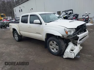 2014 Toyota Tacoma with VIN 3TMLU4EN5EM157590, listed as a IAAI auction lot 41687141 with 111,836 mi miles. Bid and sale history available at carsss.com. Image 1.