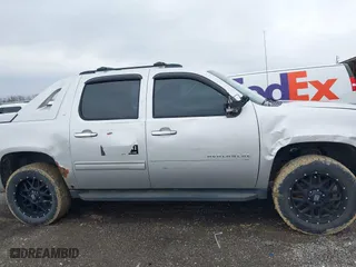 2011 Chevrolet Avalanche LT with VIN 3GNTKFE39BG212642, listed as a IAAI auction lot 41951335 with 221,950 mi miles. Bid and sale history available at carsss.com. Image 14.