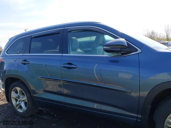2015 Toyota Highlander Limited with VIN 5TDDKRFH6FS186386, listed as a IAAI auction lot 41987264 with 165,076 mi miles. Bid and sale history available at carsss.com. Image 14.