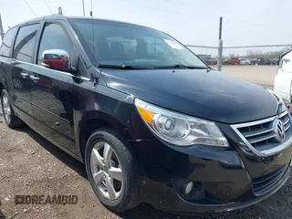 2014 Volkswagen Routan z VIN 2C4RVADG7ER134801, wystawiony jako IAAI lot #42021687 z przebiegiem 153 700 mil mil oraz . Historia ofert i sprzedaży dostępna na DreamBid. Obrazek 1.