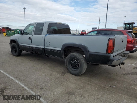 2000 Chevrolet Silverado 2500 LT with VIN 1GCGK29U2YE430010, listed as a Copart auction lot 37657274 with 329,629 mi miles and Clean Title. Bid and sale history available at carsss.com. Image 2.