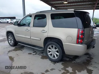 2008 GMC Yukon Denali z VIN 1GKFK63888J229013, wystawiony jako IAAI lot #42086570 z przebiegiem 202 439 mil mil oraz . Historia ofert i sprzedaży dostępna na DreamBid. Obrazek 3.