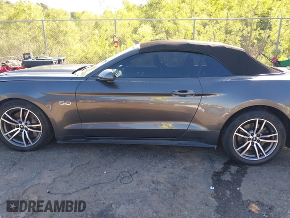 2017 Ford Mustang GT Premium z VIN 1FATP8FFXH5295034, wystawiony jako IAAI lot #41973926 z przebiegiem 153 870 mil mil oraz . Historia ofert i sprzedaży dostępna na DreamBid. Obrazek 14.