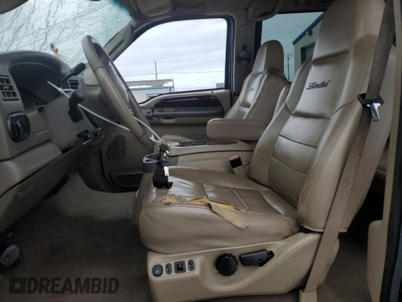 2003 Ford Excursion Limited z VIN 1FMSU43P53EC07516, wystawiony jako Copart lot #45901835 z przebiegiem 171 329 mil mil oraz Szkoda całkowita • Salvage title. Historia ofert i sprzedaży dostępna na DreamBid. Obrazek 7.