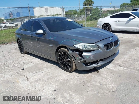 2013 BMW 5 Series 528i xDrive with VIN WBAXH5C59DDW15539, listed as a IAAI auction lot 41961479 with 133,052 mi miles. Bid and sale history available at carsss.com. Image 1.