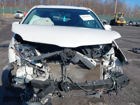 2019 Toyota Sienna XLE with VIN 5TDDZ3DC0KS220137, listed as a IAAI auction lot 41093022 with Not Provided miles and . Bid and sale history available at DreamBid. Image 6.