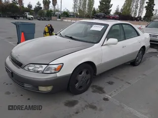 2001 Lexus ES with VIN JT8BF28G210313622, listed as a IAAI auction lot 42068414 with 197,090 mi miles. Bid and sale history available at carsss.com. Image 2.