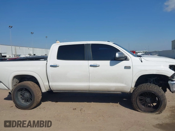 2015 Toyota Tundra Platinum z VIN 5TFGY5F15FX176935, wystawiony jako IAAI lot #41763346 z przebiegiem 150 110 mil mil oraz . Historia ofert i sprzedaży dostępna na DreamBid. Obrazek 14.