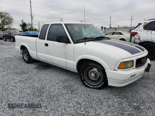 1996 GMC Sonoma SLS with VIN 1GTCS19X3TK531229, listed as a Copart auction lot 41438365 with 0 mi miles and Salvage Title. Bid and sale history available at carsss.com. Image 4.