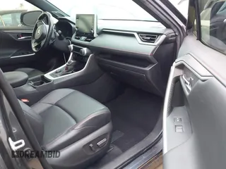 2021 Toyota RAV4 XSE with VIN JTMFB3FV7MD009432, listed as a IAAI auction lot 42439466 with 91,544 mi miles and . Bid and sale history available at DreamBid. Image 5.