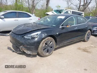 2018 Tesla Model 3 Long Range Battery z VIN 5YJ3E1EB2JF103096, wystawiony jako IAAI lot #42016324 z przebiegiem 143 247 mil mil oraz . Historia ofert i sprzedaży dostępna na DreamBid. Obrazek 2.