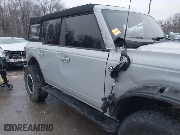 2023 Ford Bronco z VIN 1FMEE5DP3PLB33884, wystawiony jako IAAI lot #41202669 z przebiegiem 58 749 mil mil oraz . Historia ofert i sprzedaży dostępna na DreamBid. Obrazek 17.