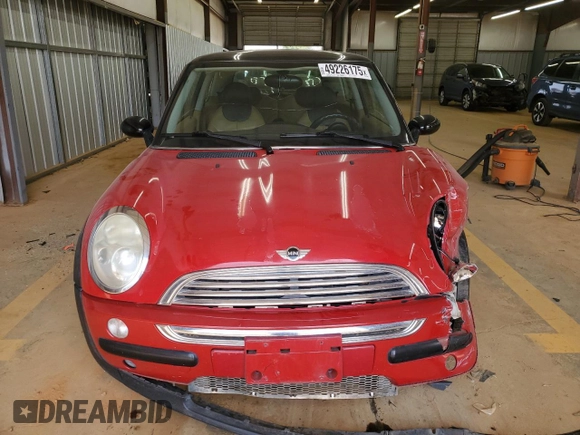 2004 MINI Hardtop with VIN WMWRC33474TJ58626, listed as a Copart auction lot 49226175 with 116,115 mi miles and Salvage Title. Bid and sale history available at DreamBid. Image 5.