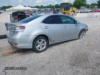 2010 Lexus HS 250h z VIN JTHBB1BA6A2029053, wystawiony jako IAAI lot #42422258 z przebiegiem Nie podano mil oraz . Historia ofert i sprzedaży dostępna na DreamBid. Obrazek 4.